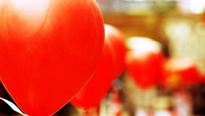 2 gambar latar belakang PPT balon cinta berwarna-warni