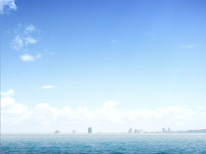 優雅的藍色海洋海平面的PowerPoint背景圖片下載
