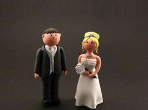 Casamento de pequenos personagens em PowerPoint modelo argila