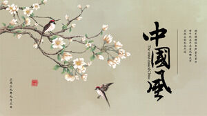 Unduh template PPT gaya Chinoiserie klasik dengan bunga cat air dan latar belakang burung