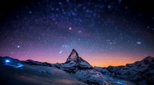 6 zdjęć tła PPT latarni morskiej z górskim śniegiem na nocnym niebie