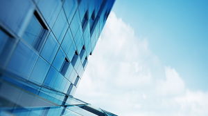 Imagine de fundal PPT a clădirii de birouri sub cer albastru și nori albi