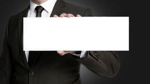 Gambar latar belakang kerah putih PPT memegang kotak teks putih di tangan