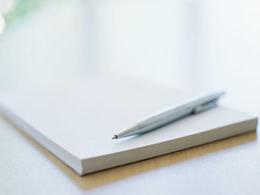 Ballpoint pena notebook gaya elegan kertas ppt template