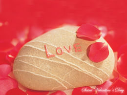 الكلمات الحب على الحجارة وبتلات متناثرة قالب عيد الحب باور بوينت