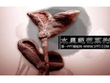 Unduhan template PPT gaya Cina klasik dengan latar belakang lotus tinta yang dinamis