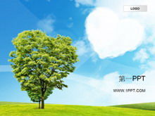 Голубое небо белые облака зеленые деревья естественный стиль шаблон PPT