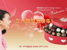 ローズチョコレートの愛の背景を持つ女性の日PPTテンプレート