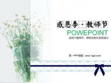 Elegante Blumen Hintergrund Lehrer Tag PowerPoint-Vorlage herunterladen