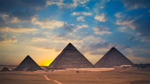 รูปภาพพื้นหลัง PPT ของพีระมิดอียิปต์